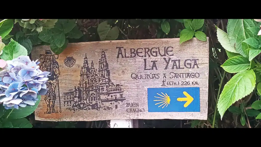 Značení Svatojakubské poutní stezky.